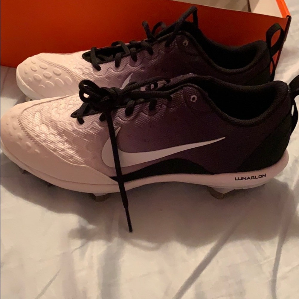 Nike women’s softball cleats